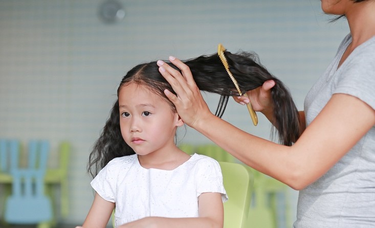 5 Cara Mengatasi Rambut Anak yang Kusut dan Susah Diatur
