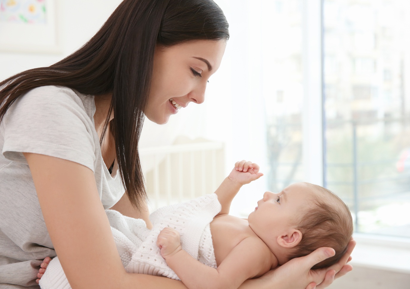 Atasi Perut Kembung Si Kecil, Salah Satunya dengan Minyak Telon Bayi