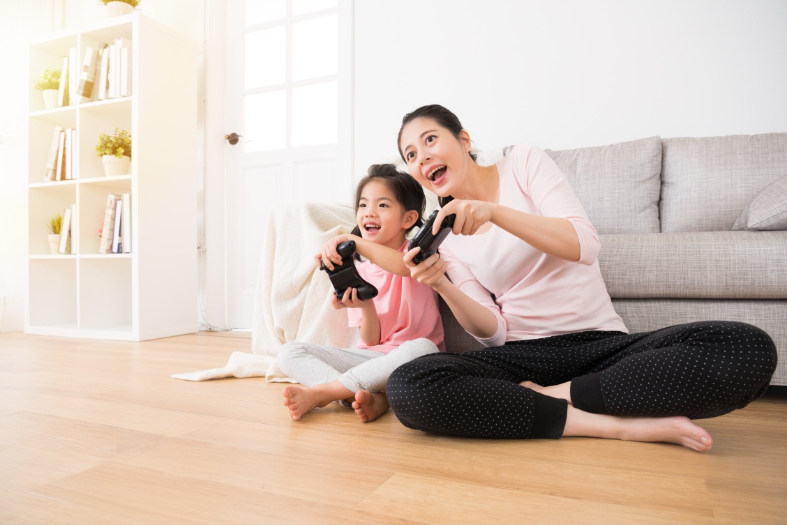 Bebas Bermain Tanpa Nyamuk Saat Di Rumah Aja, Gunakan MY BABY Minyak Telon Plus Eucalyptus