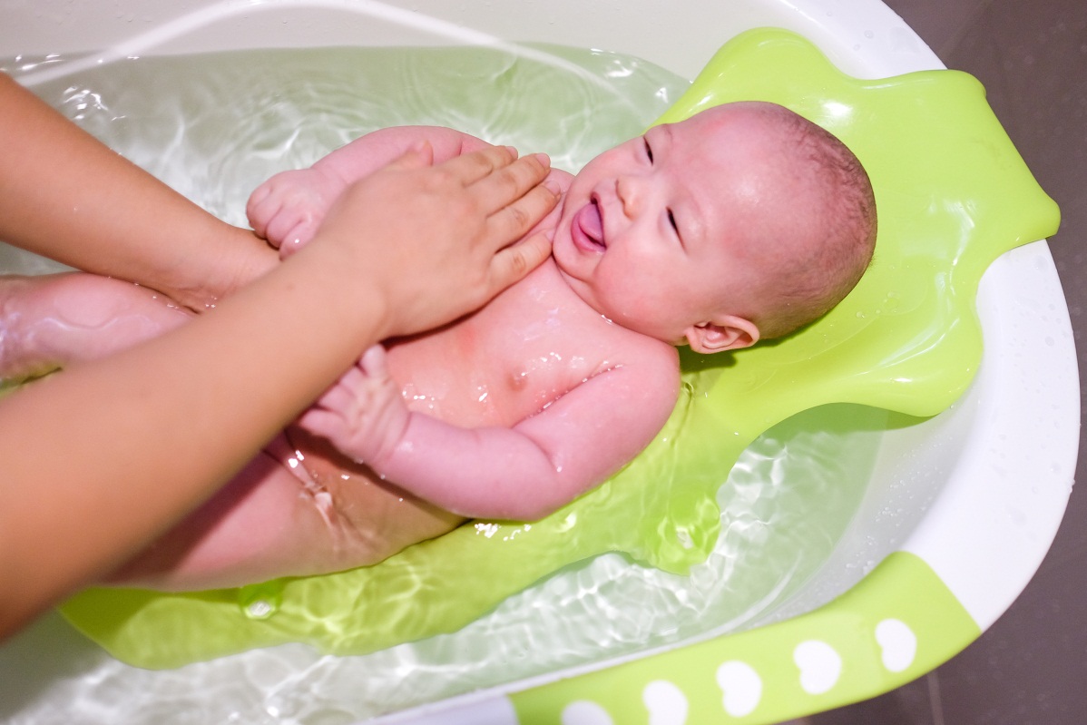 Tak Perlu Ragu, Berikut ini Cara Memandikan Bayi yang Benar