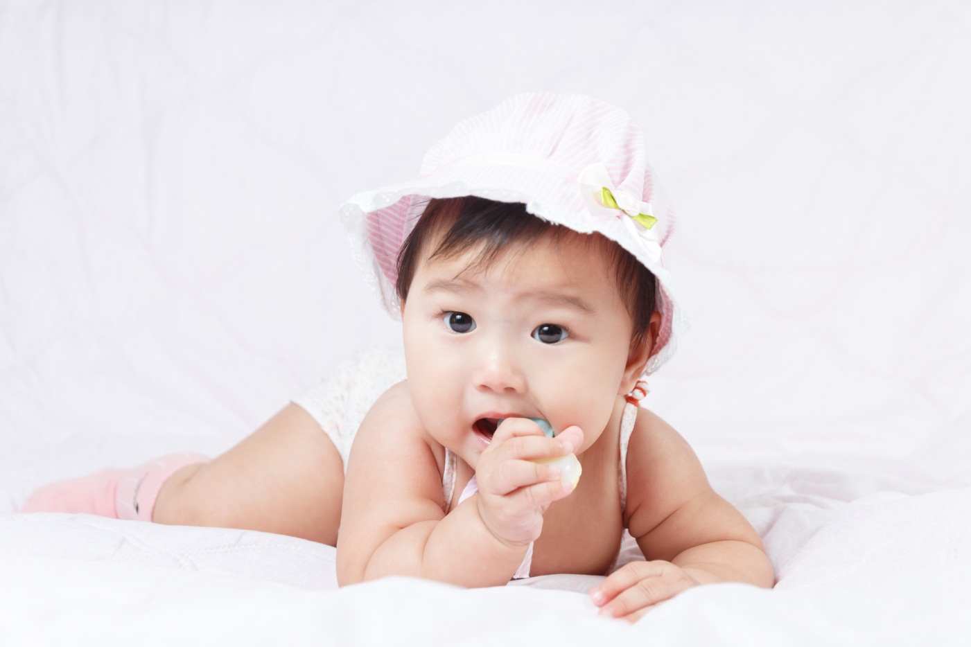 Cara Mengatasi Bayi yang Suka Memasukkan Tangan Ke Mulut