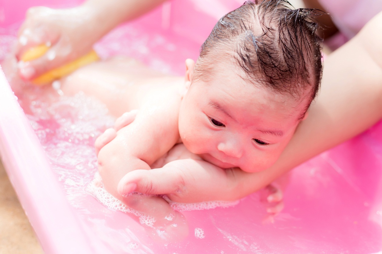 Lakukan Ini Segera untuk Perawatan Kebersihan Bayi saat New Normal